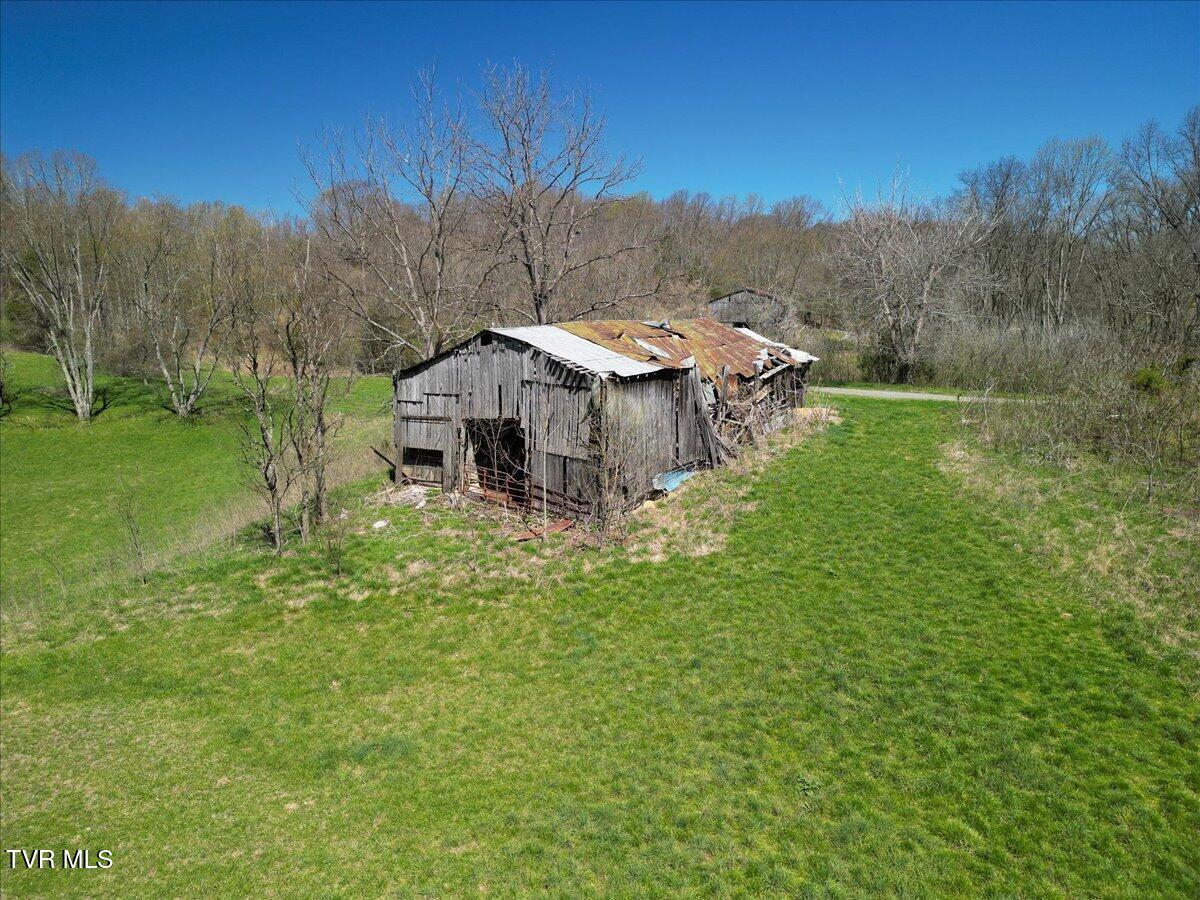 245 Cliff Lane Fall Branch, TN 37656 - Photo 14 of 28 Barn