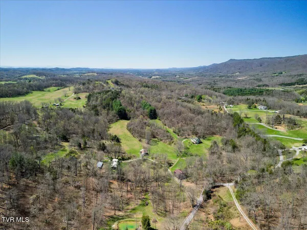 $900,000 | 245 Cliff Lane, Fall Branch, TN 37656