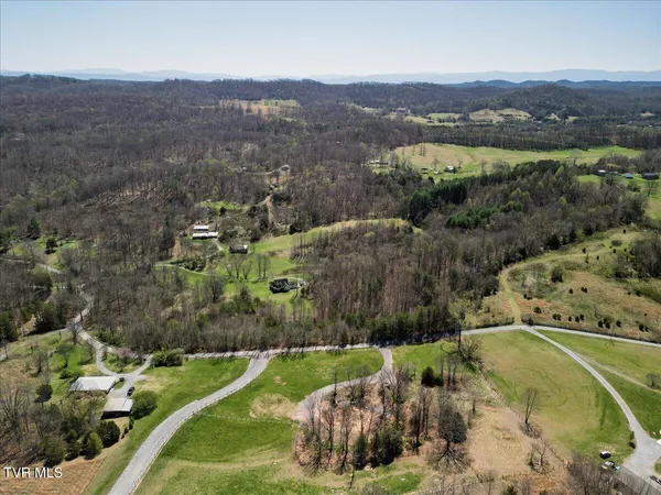 $900,000 | 245 Cliff Lane, Fall Branch, TN 37656