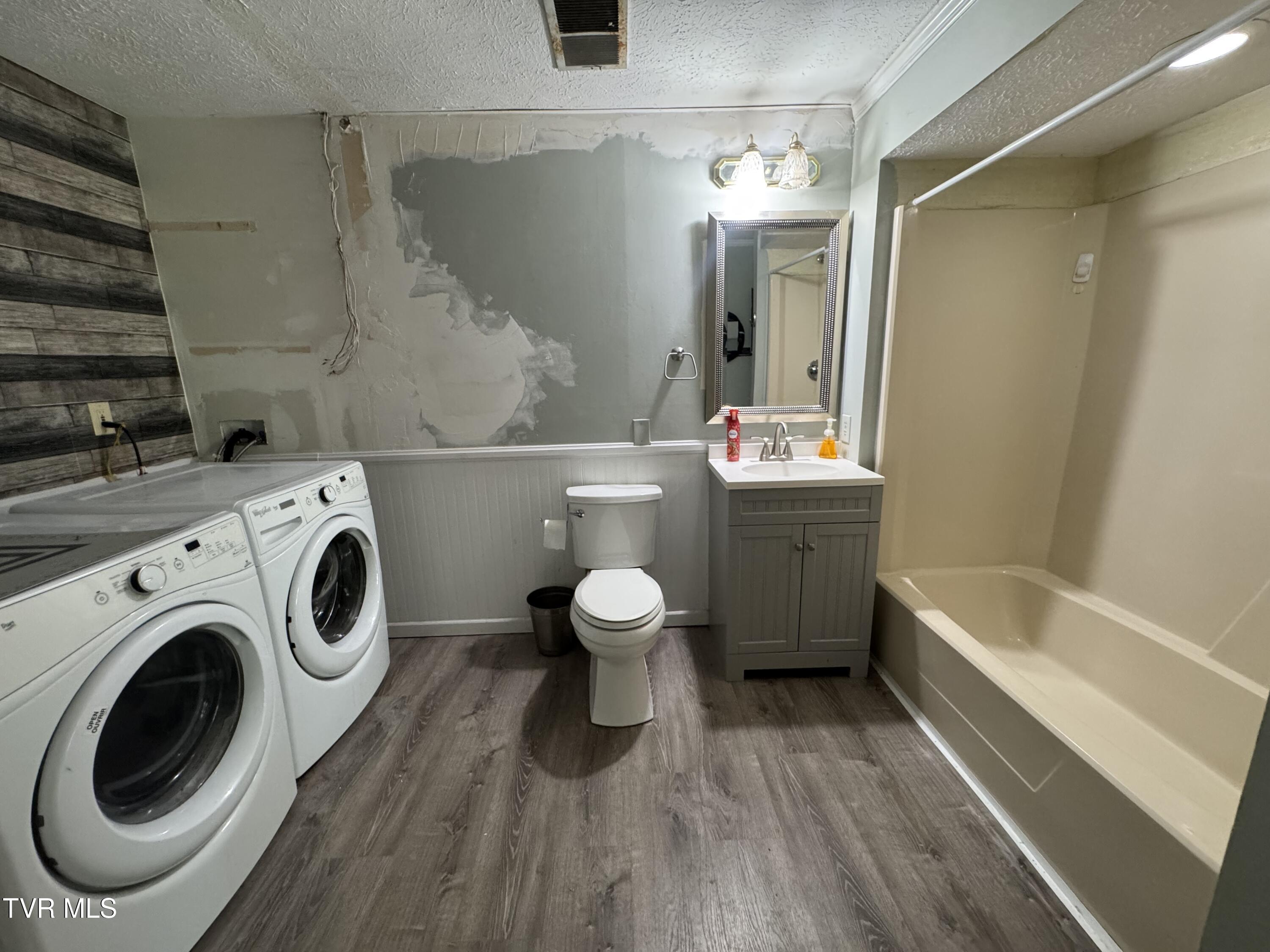 245 Cliff Lane Fall Branch, TN 37656 - Photo 42 of 44 Laundry