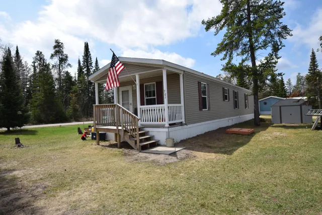 $70,000 | 701 7th Lakewood Avenue, Warroad, MN 56763