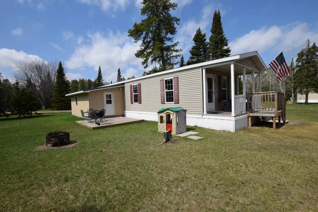 $70,000 | 701 7th Lakewood Avenue, Warroad, MN 56763