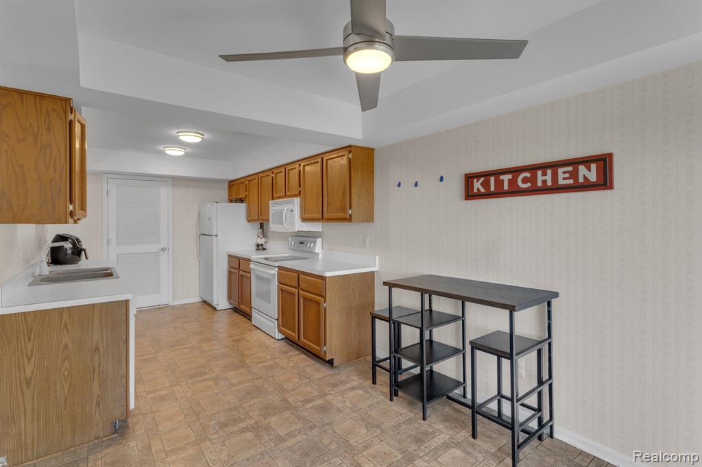 70 Meadow Wood Drive Rochester, MI 48307 - Photo 10 of 25