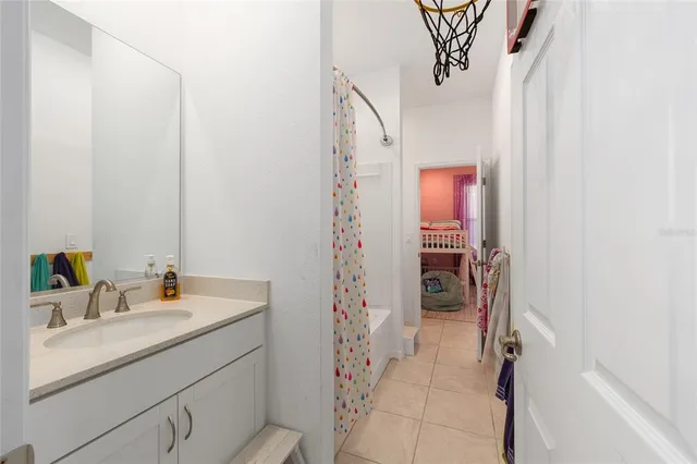 a en suite bathroom with a sink and a mirror