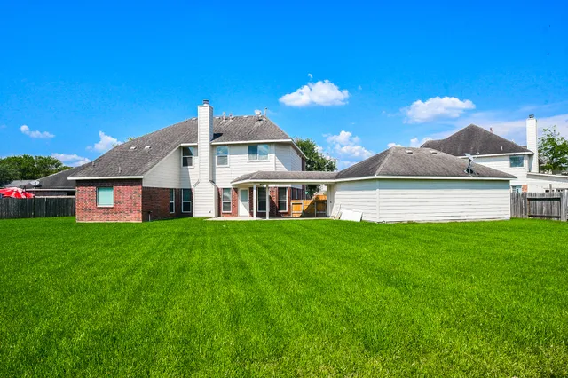 a view of a house with a big yard