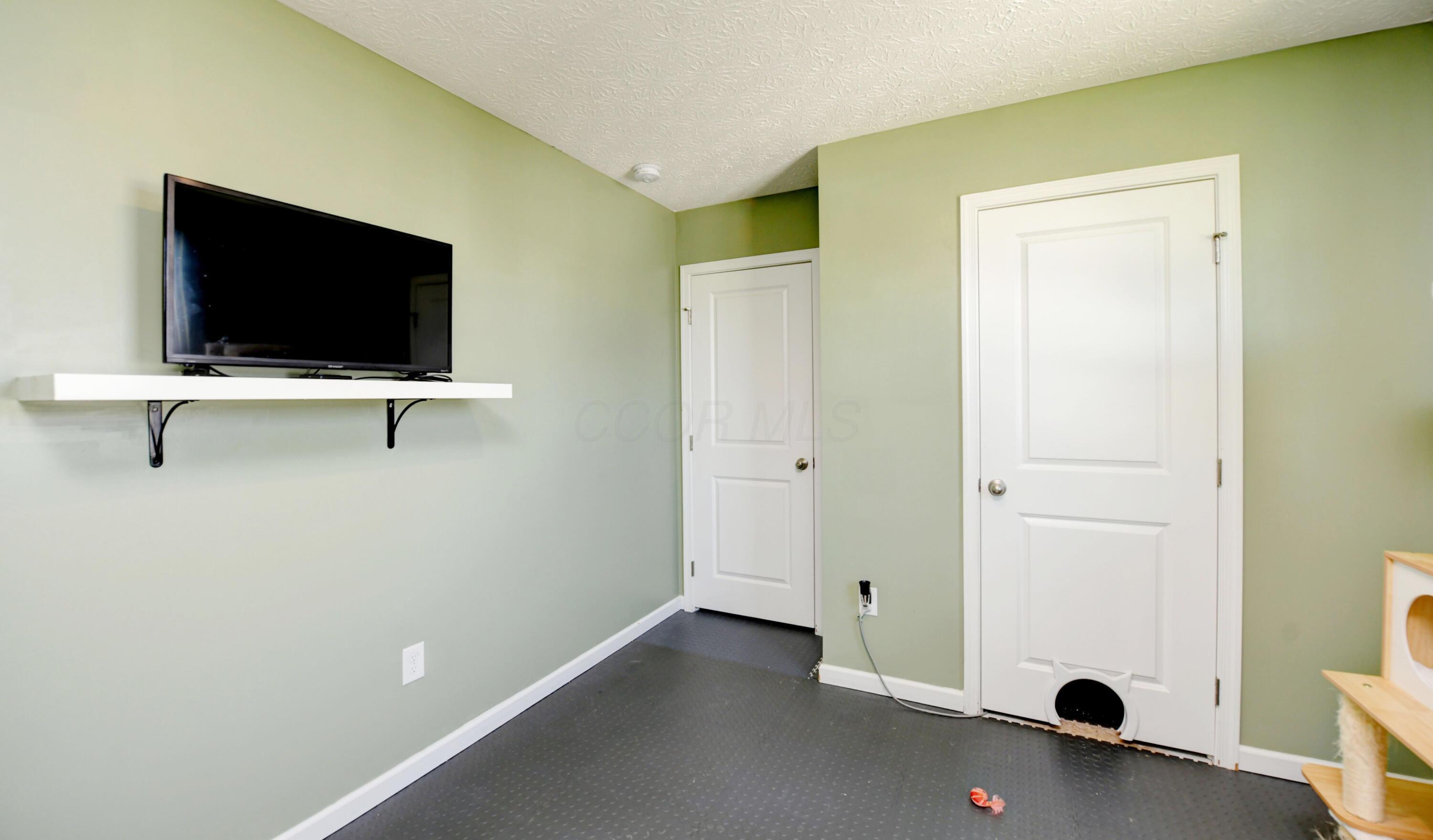 4297 Salt Spring Lane Columbus, OH 43207 - Photo 24 of 34 Third Bedroom