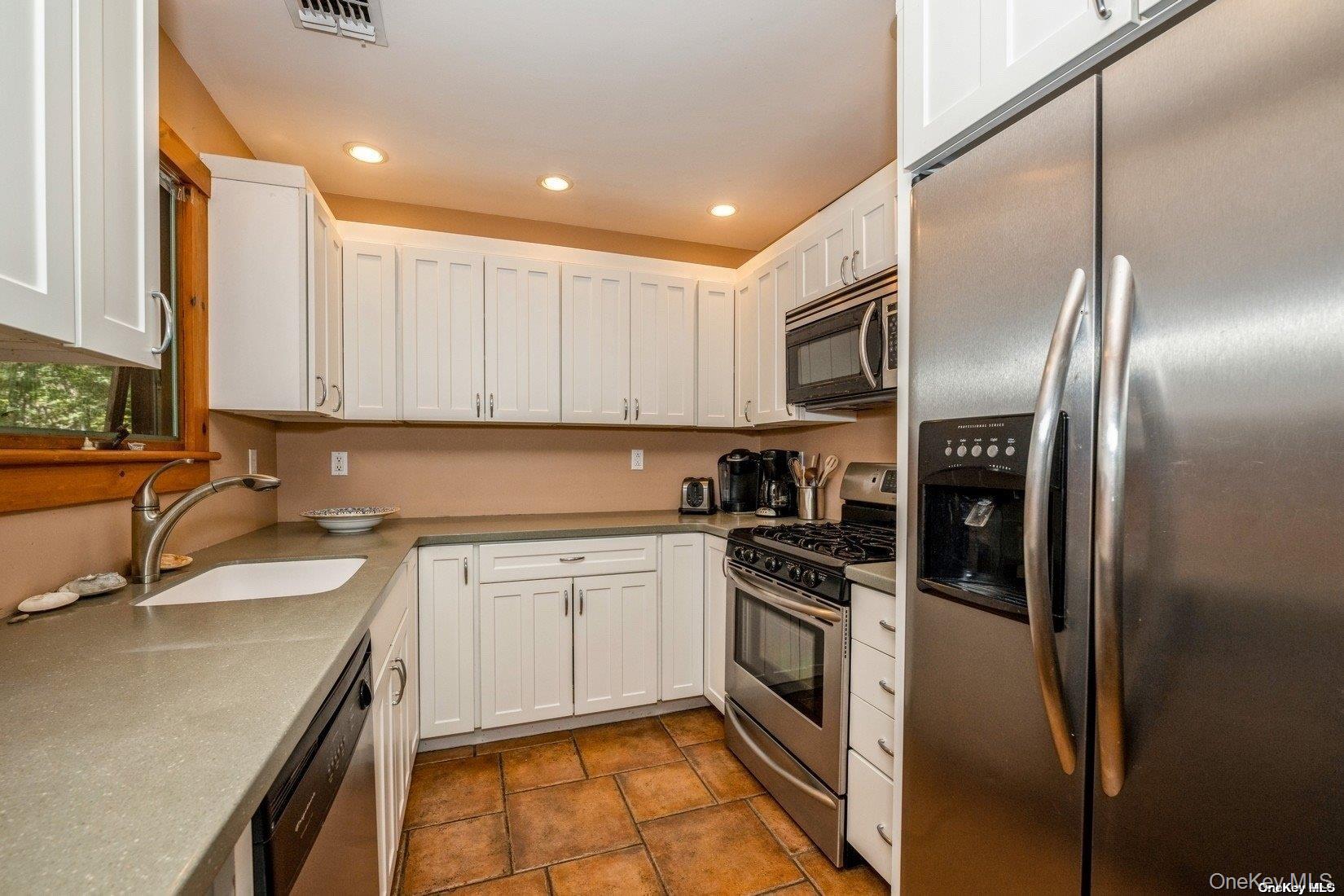 292 Little Fresh Pond Road Southampton, NY 11968 - Photo 18 of 46 Stainless Steel Appliances