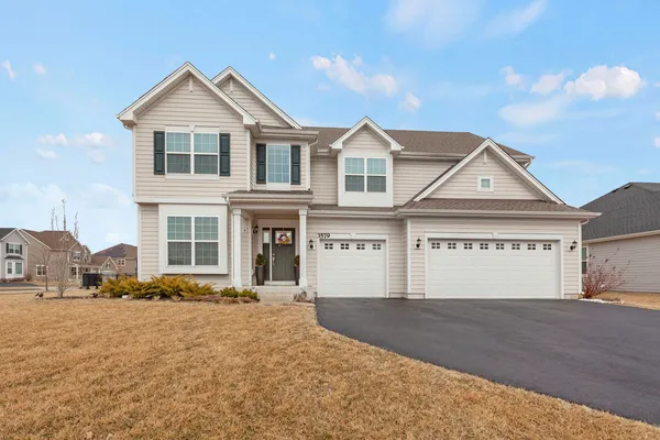 $670,000 | 3579 Emerald Road, Elgin, IL 60124