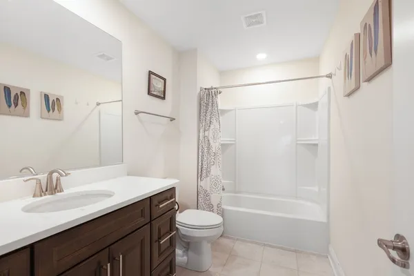 $670,000 | 3579 Emerald Road, Elgin, IL 60124