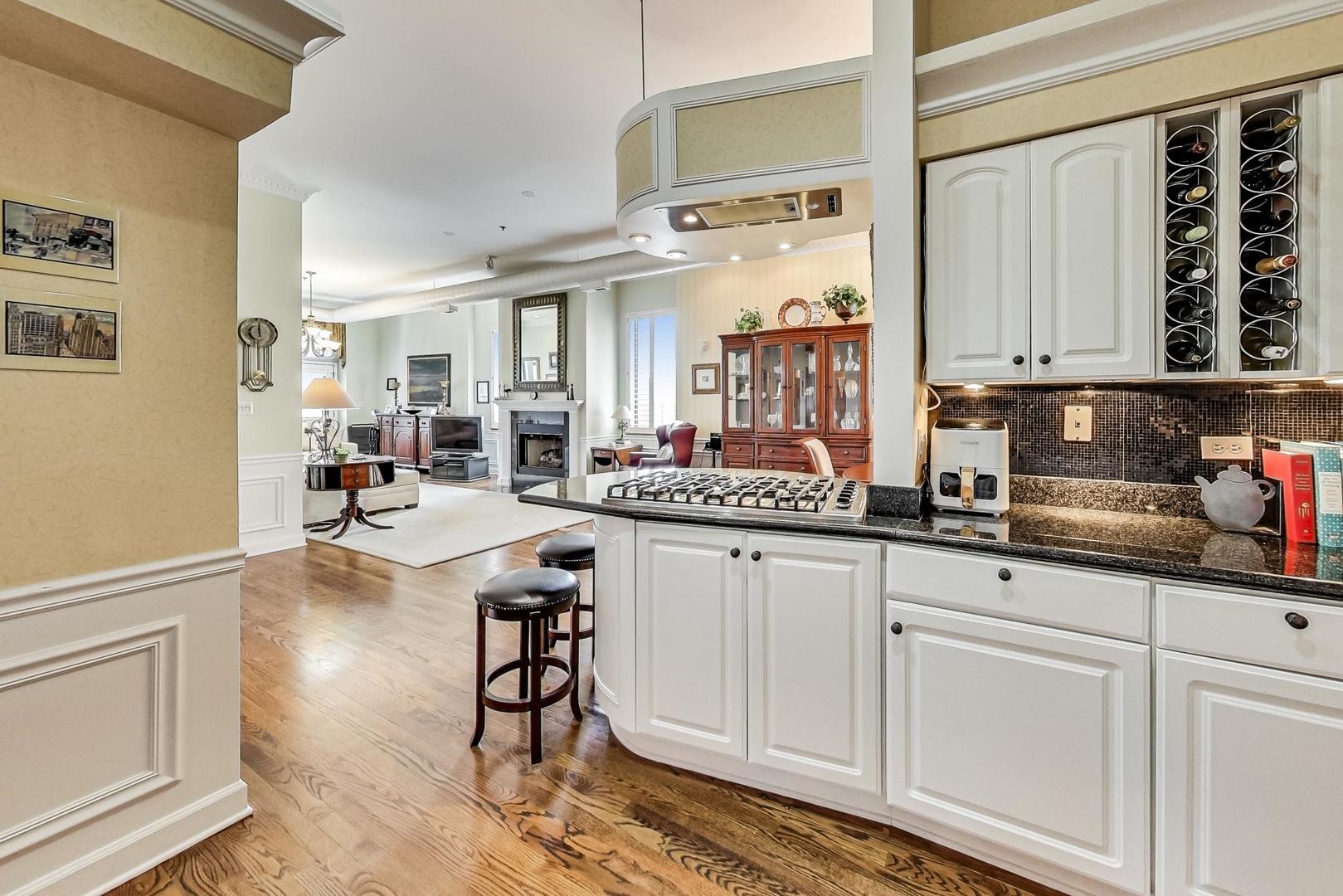 1016 West Madison Street, Unit 4S Chicago, IL 60607 - Photo 22 of 39