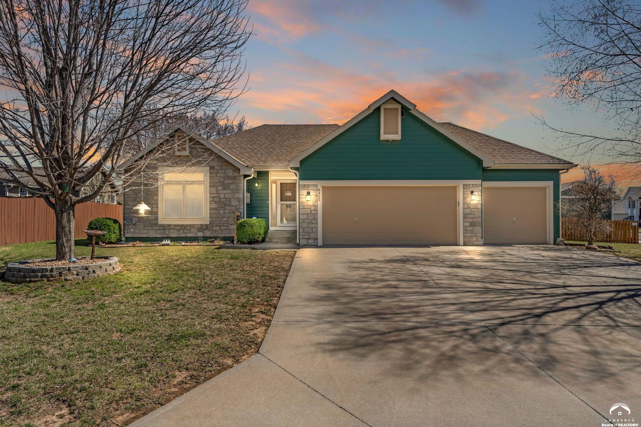 8455 Timber Ridge Drive De Soto, KS 66018 - Photo 2 of 52