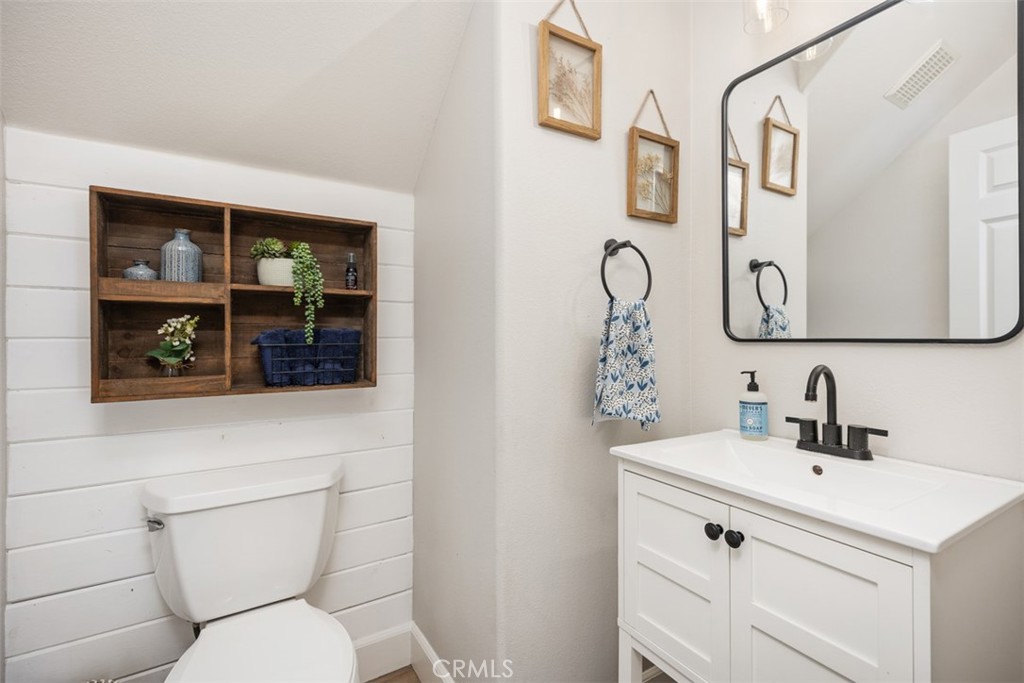42 Livingston Place Ladera Ranch, CA 92694 - Photo 12 of 34 a bathroom with a toilet sink and mirror