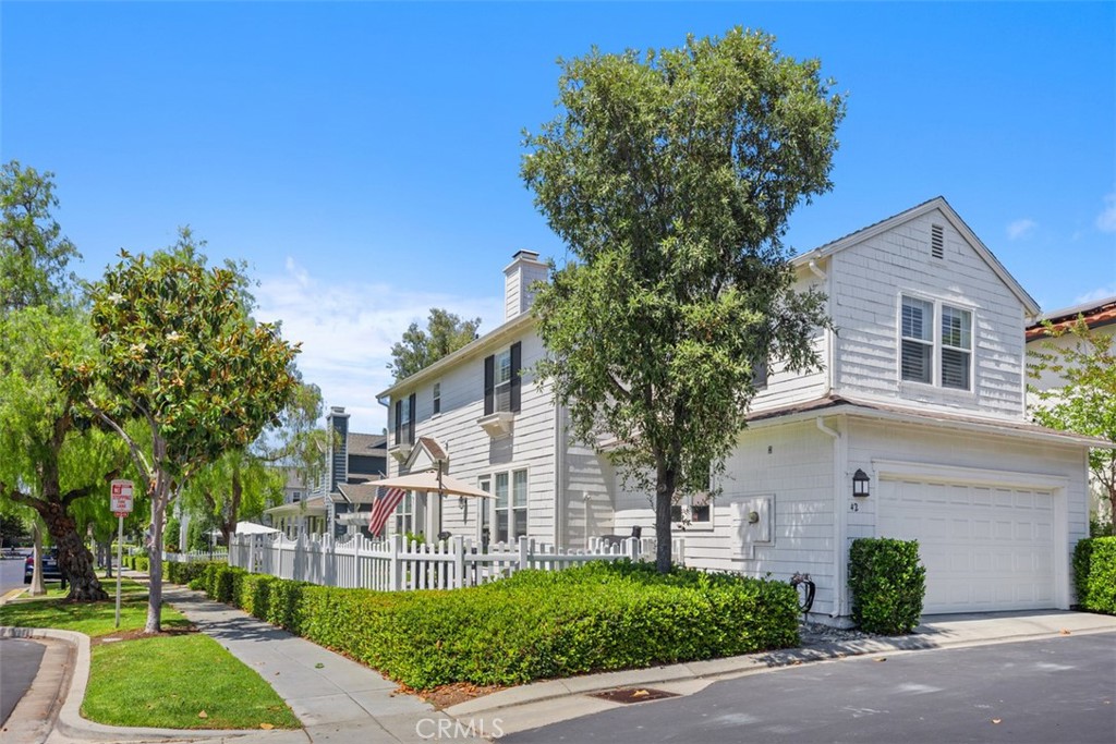 42 Livingston Place Ladera Ranch, CA 92694 - Photo 3 of 34 front view of a house with a garden
