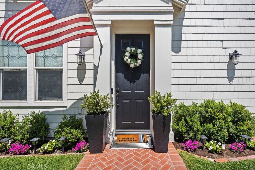 42 Livingston Place Ladera Ranch, CA 92694 - Photo 5 of 34 a front view of a house with a yard
