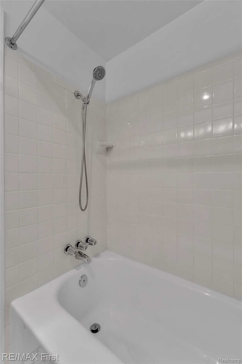 1921 Graefield Road Birmingham, MI 48009 - Photo 19 of 27 20.jpg