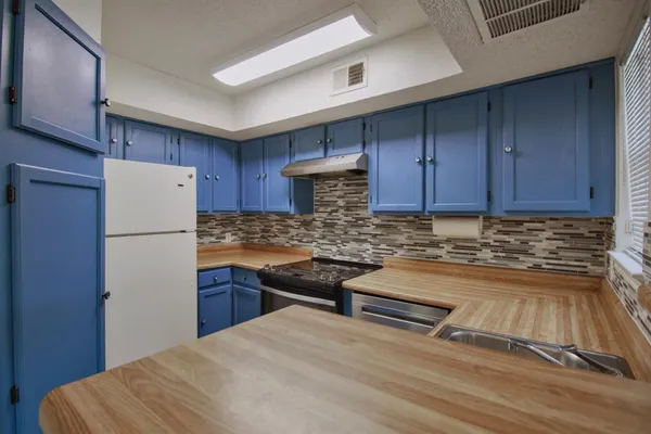 $149,500 | 2301 Basil Drive, Unit F211, Arlington, TX 76006