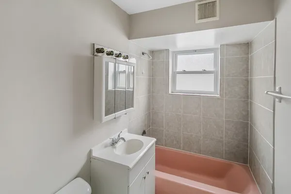 $1,450 | 805 North 22nd Avenue, Unit 1, Melrose Park, IL 60160