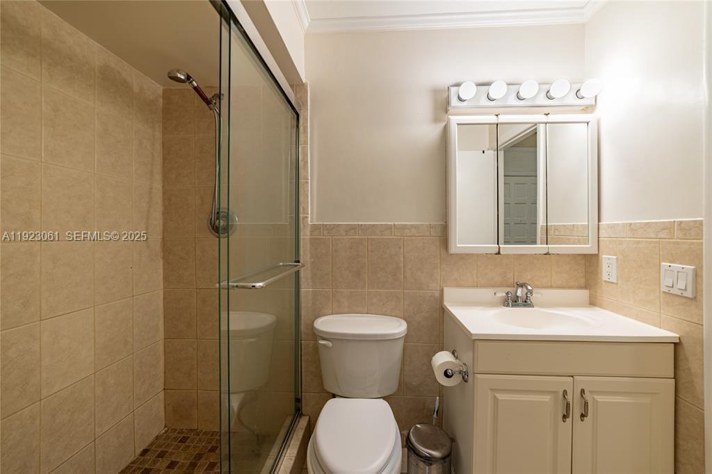 402 St Andrews Road, Unit 55 Hollywood, FL 33021 - Photo 12 of 14 a bathroom with a toilet sink and shower