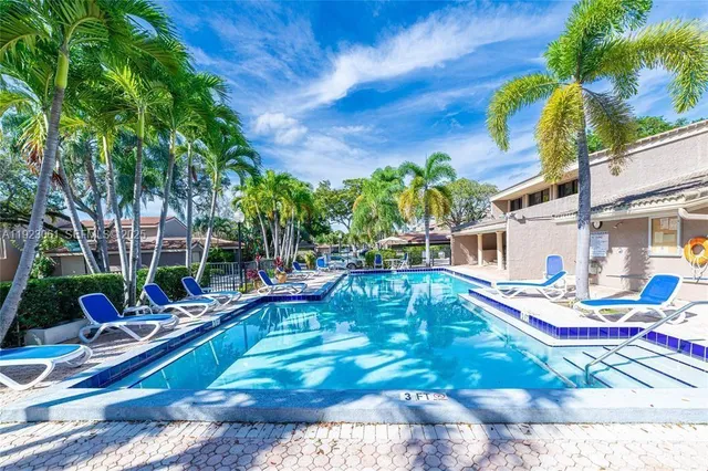 $374,900 | 402 St Andrews Road, Unit 55, Hollywood, FL 33021