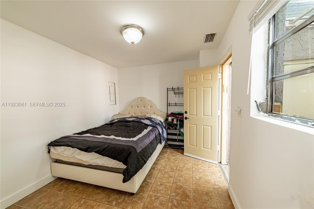 402 St Andrews Road, Unit 55 Hollywood, FL 33021 - Photo 9 of 14 a bedroom with a bed and a window