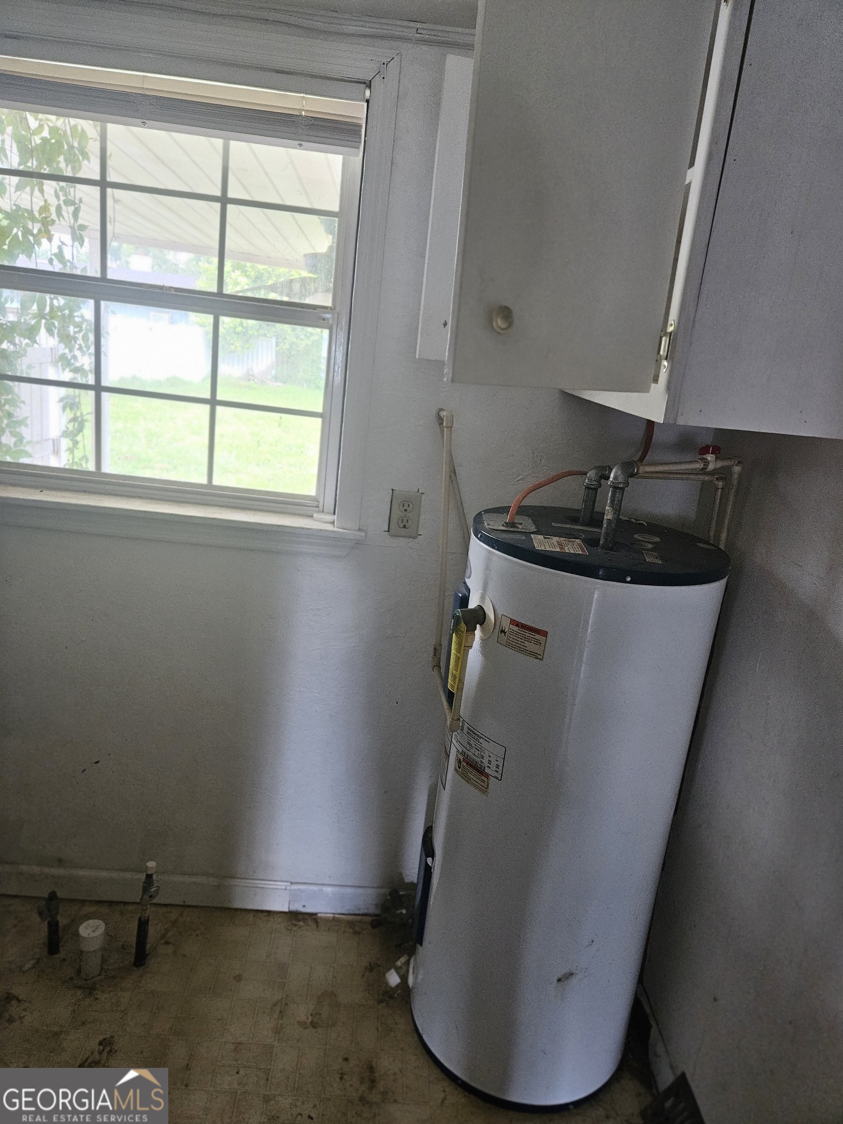 57 Pine Street Hazlehurst, GA 31539 - Photo 13 of 18 UTILITY ROOM/LAUNDRY ROOM