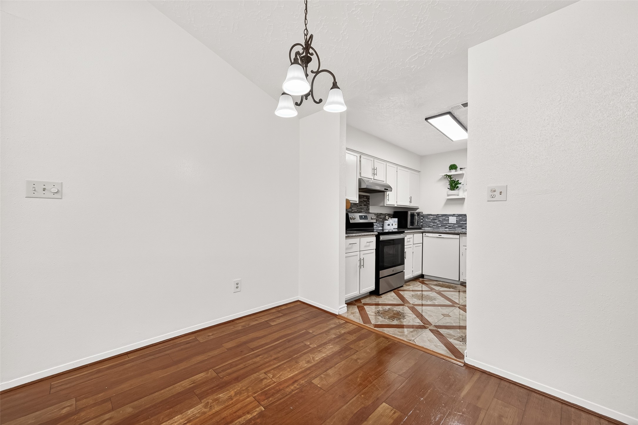 4506 Algernon Drive Spring, TX 77373 - Photo 4 of 37