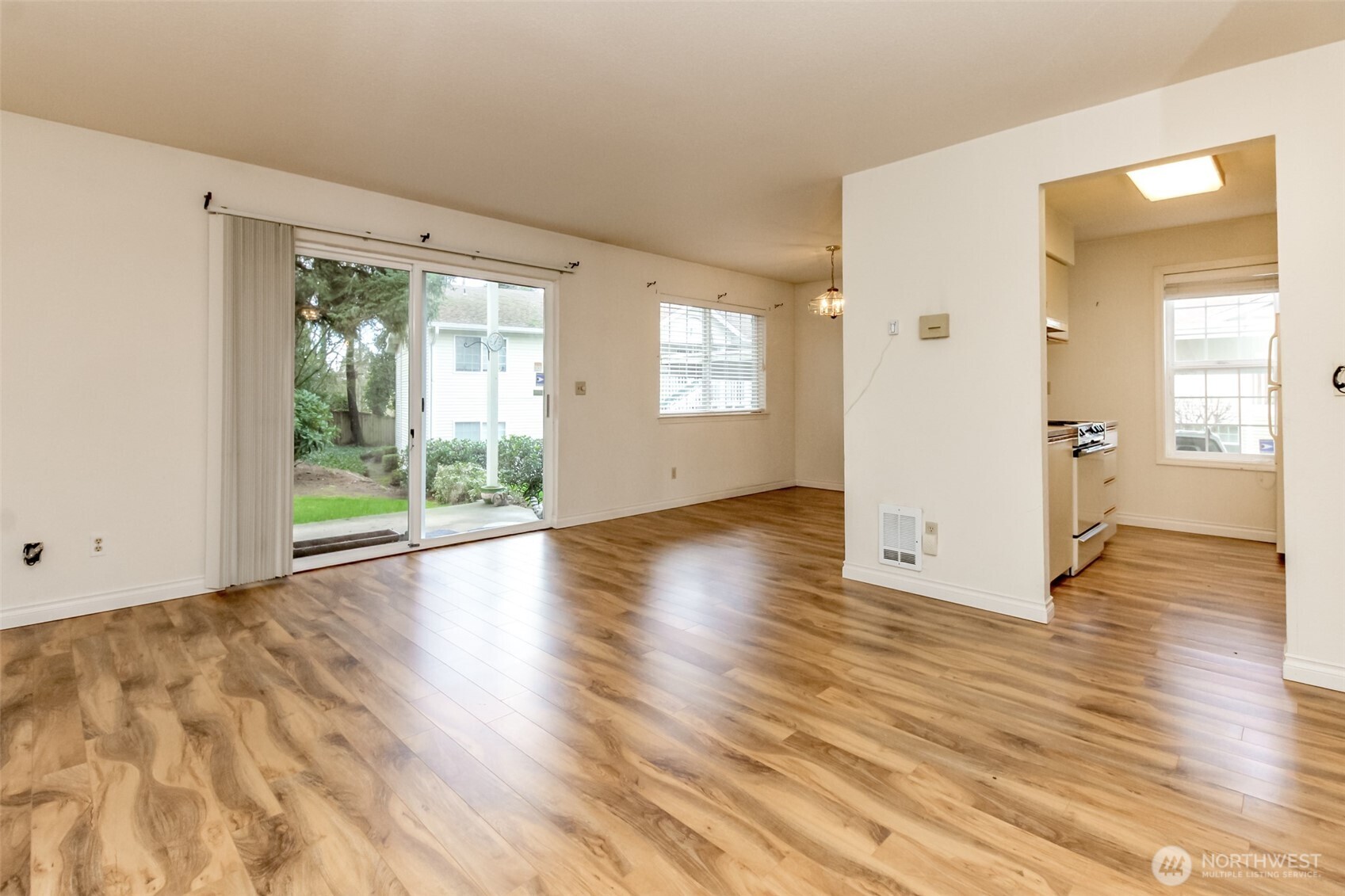 1830 South 336th Street, Unit C102 Federal Way, WA 98003 - Photo 6 of 23