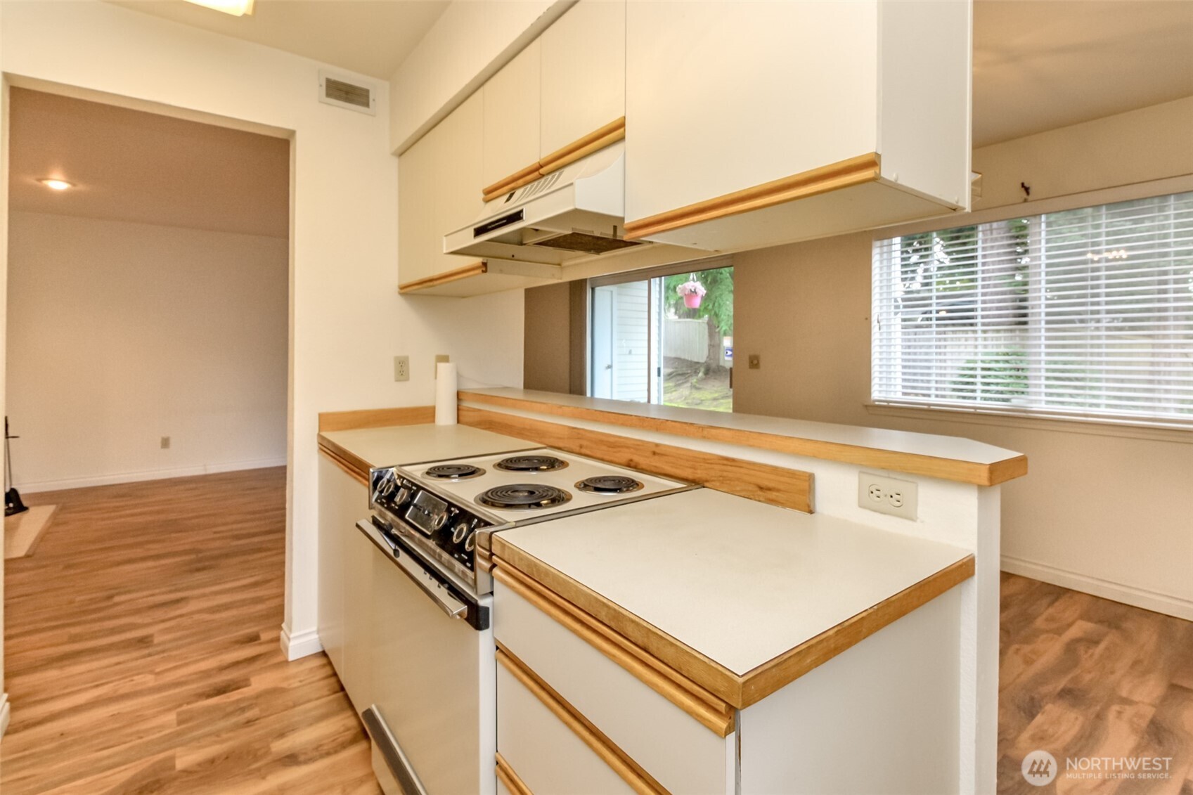 1830 South 336th Street, Unit C102 Federal Way, WA 98003 - Photo 10 of 23