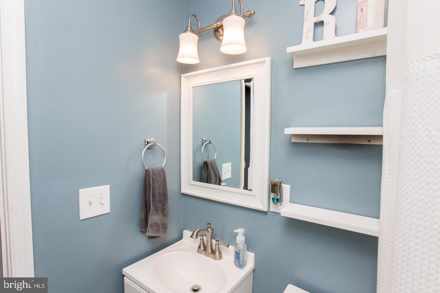 30 West County Line Road Hatboro, PA 19040 - Photo 14 of 23 Hall Bath