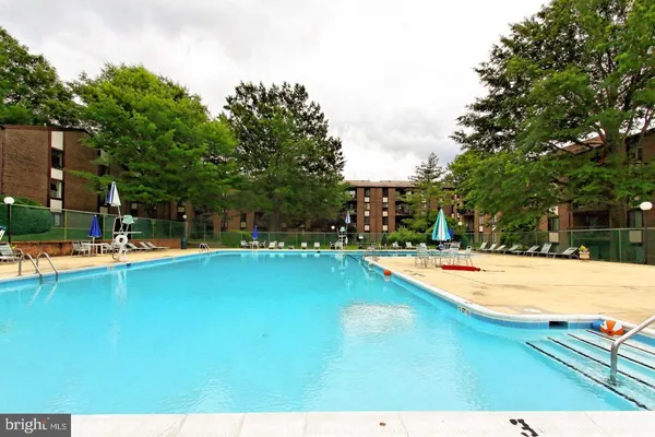 $275,000 | 9720 Kingsbridge Drive, Unit 201, Fairfax, VA 22031