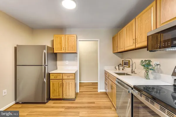 $275,000 | 9720 Kingsbridge Drive, Unit 201, Fairfax, VA 22031