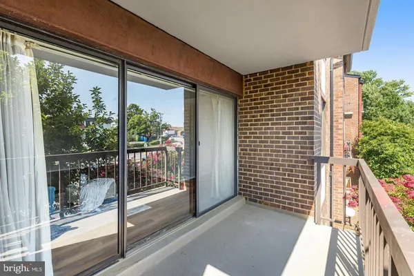 $275,000 | 9720 Kingsbridge Drive, Unit 201, Fairfax, VA 22031