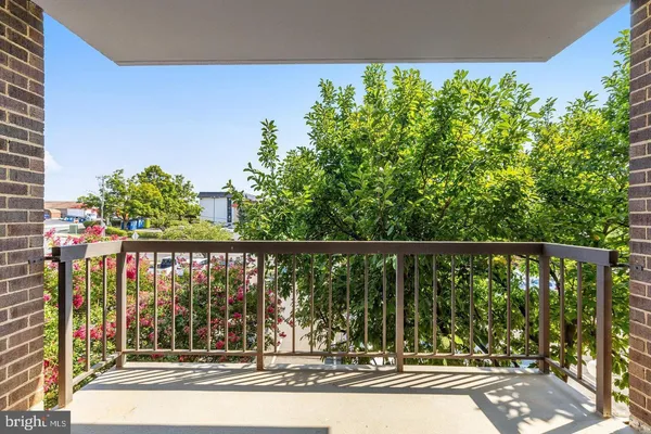 $275,000 | 9720 Kingsbridge Drive, Unit 201, Fairfax, VA 22031