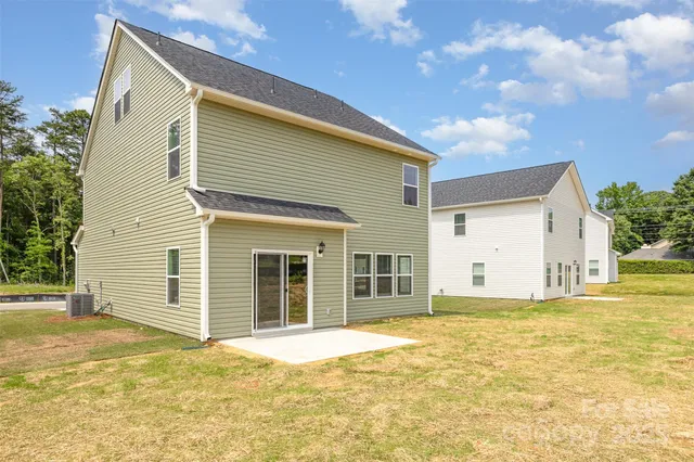 a view of a house with a backyard
