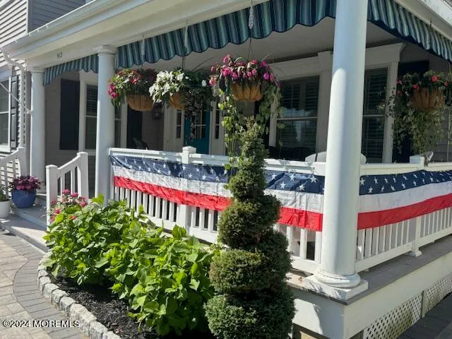 a front view of multi story residential apartment building with yard