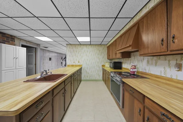 $779,000 | 1111 North Lake Pleasant Road, Hillsdale, MI 49242