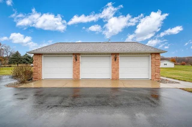 $779,000 | 1111 North Lake Pleasant Road, Hillsdale, MI 49242