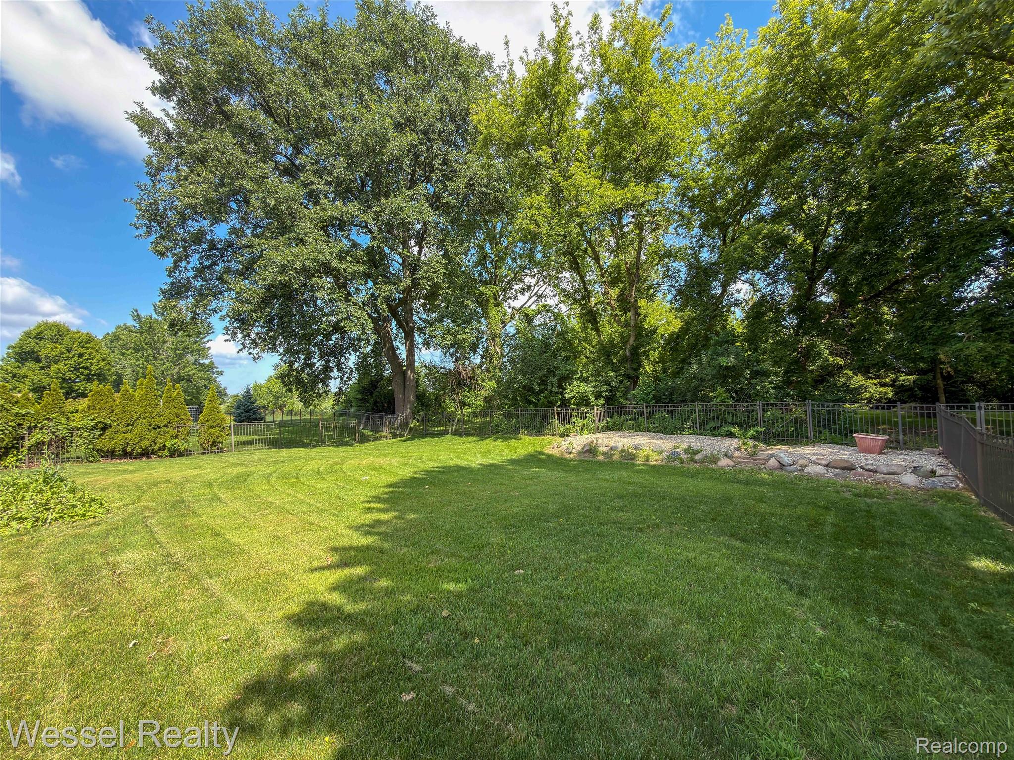 17575 Rocco Drive Macomb, MI 48044 - Photo 41 of 41 rocco-041.jpg