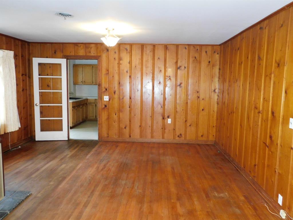 24044 Highway 157 Springhill, LA 71075 - Photo 23 of 40 an empty room with wooden floor and a window