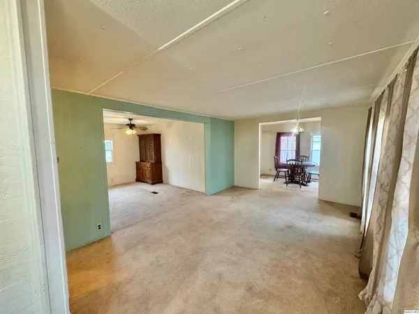 $72,000 | 355 Bainbridge Street, Barry, IL 62312