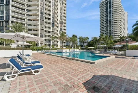 $669,000 | 1000 West Island Boulevard, Unit 2806, Aventura, FL 33160