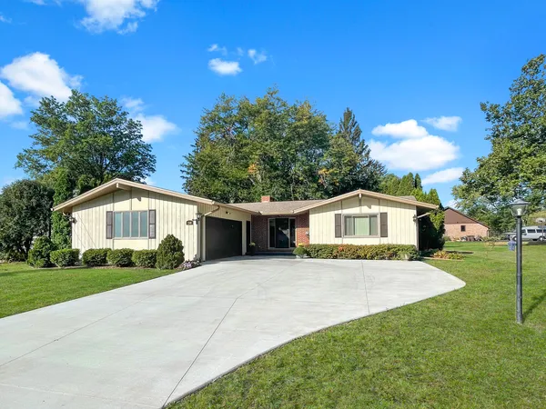 $250,000 | 1318 Ridgefield Road, Freeport, IL 61032