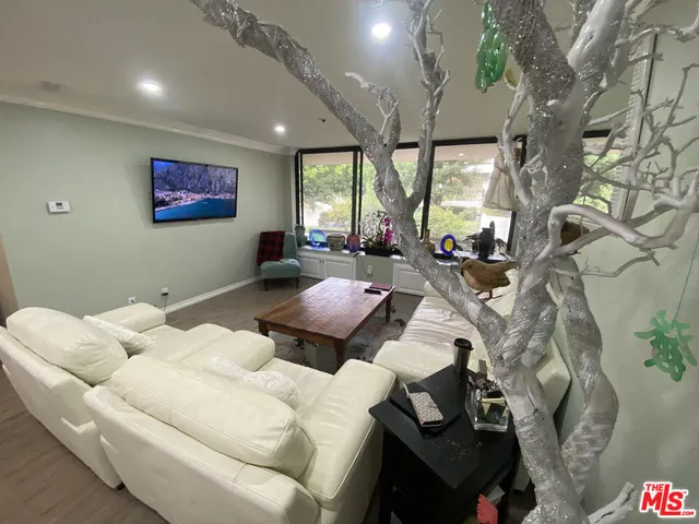 $3,350 | 121 South Hope Street, Unit 102, Los Angeles, CA 90012