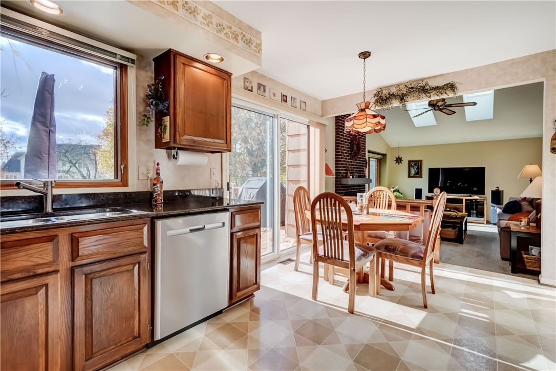 22 Pennicott Circle Penfield, NY 14526 - Photo 20 of 44 FULL VIEW window above the sink!