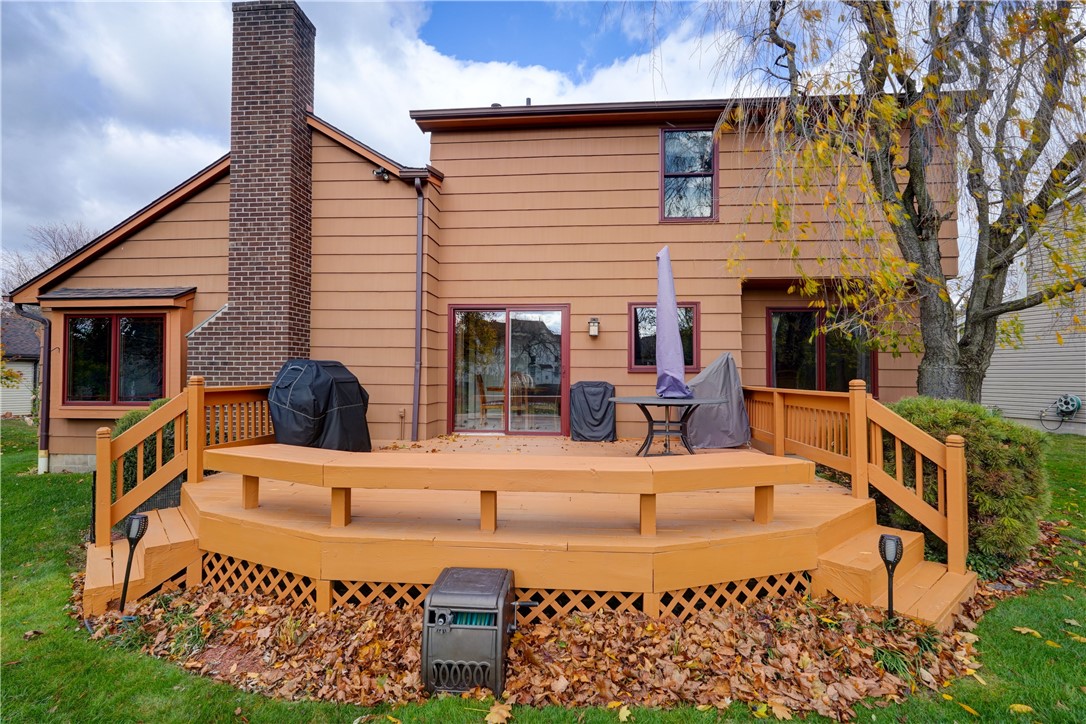 22 Pennicott Circle Penfield, NY 14526 - Photo 4 of 44 Built in bench allows for extra seating & better v