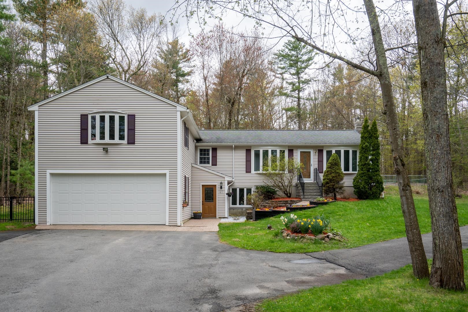 47 Island Pond Road Derry, NH 03038 - Photo 1 of 40
