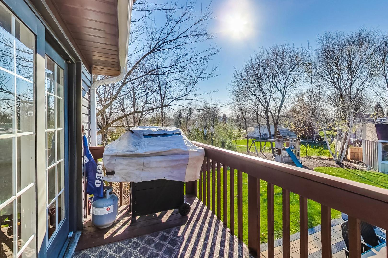 34 Timber Hill Road Buffalo Grove, IL 60089 - Photo 26 of 37 a view of a balcony with a stove