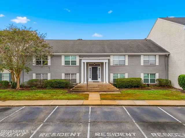 a view of a house with entertaining space