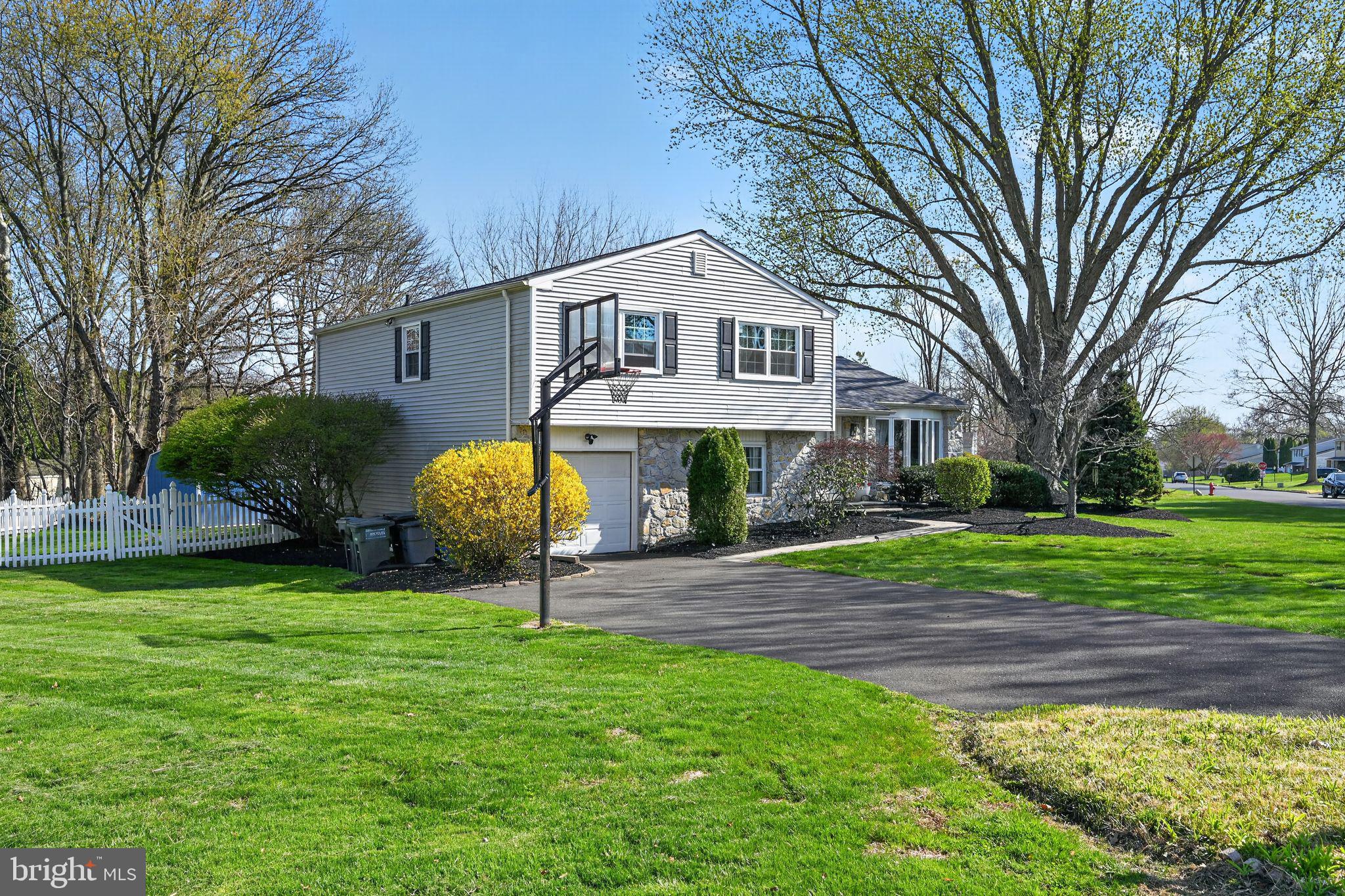100 Michael Road Southampton, PA 18966 - Photo 2 of 29