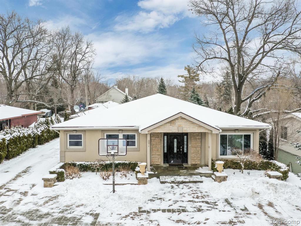 2541 Middlebelt Road West Bloomfield, MI 48324 - Photo 2 of 35